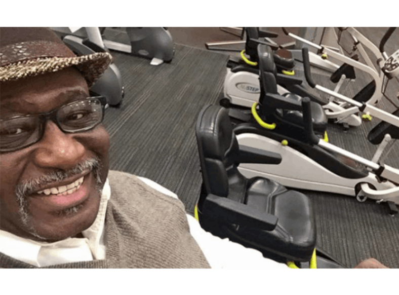 o'neal-hampton-smiling-at-gym-selfie