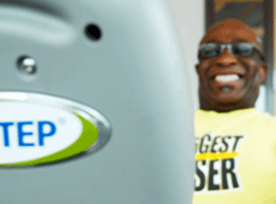 o'neal-hampton-biggest-loser-contestant-nustep-logo-close-up